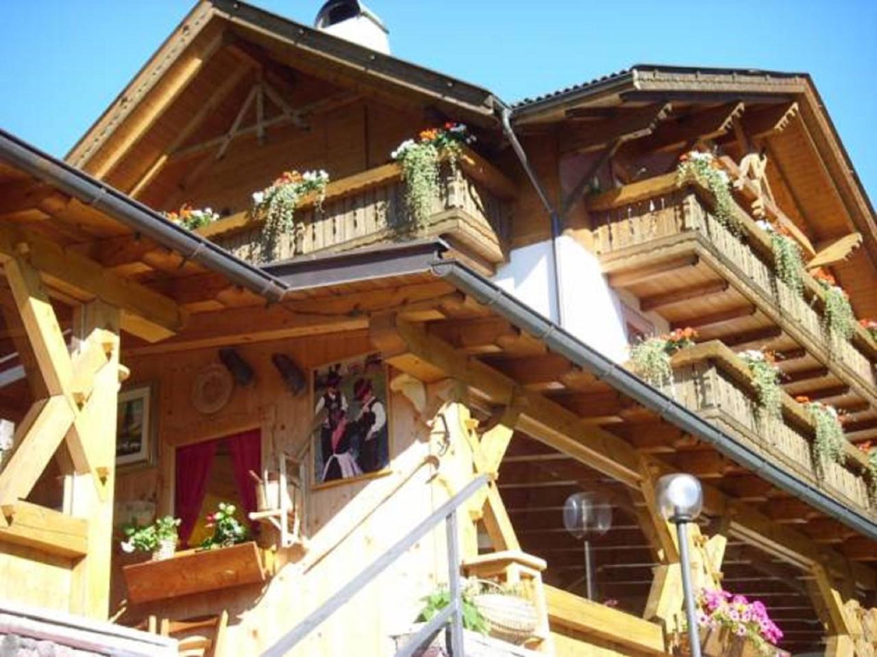 Albergo Garni' Laura Baselga di Pinè المظهر الخارجي الصورة
